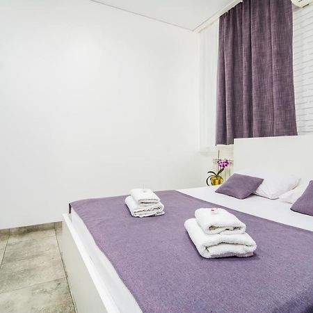 Smart Hotel Rooms Near Metro 24/7 キエフ エクステリア 写真