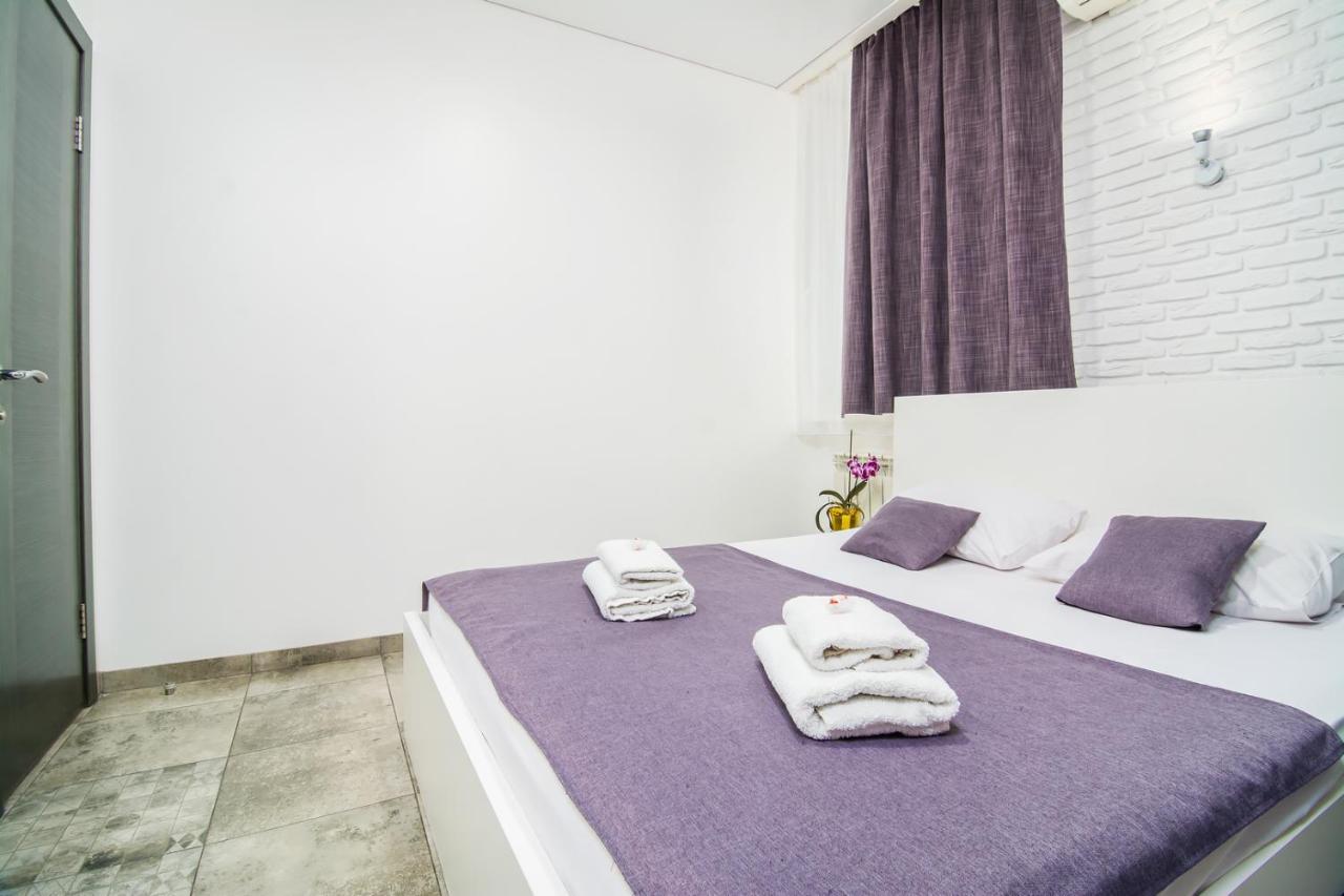 Smart Hotel Rooms Near Metro 24/7 キエフ エクステリア 写真